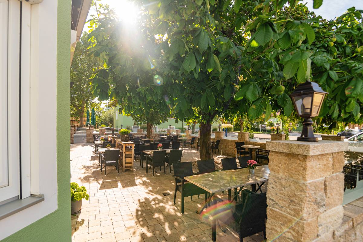 Biergarten im Hotel Held