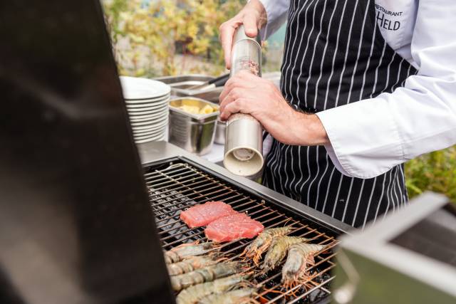 Live-Cooking mit Grill Partyservice Hotel Held